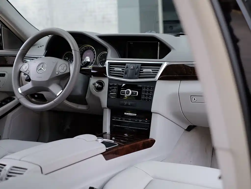Mercedes-Benz E-Class 2012 — фото 44
