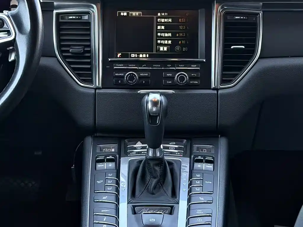 Porsche Macan 2016 — фото 11