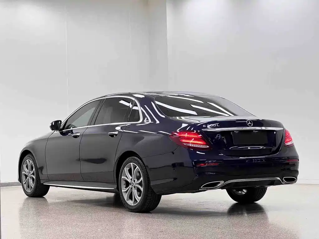 Mercedes-Benz E-Class 2020 — фото 29