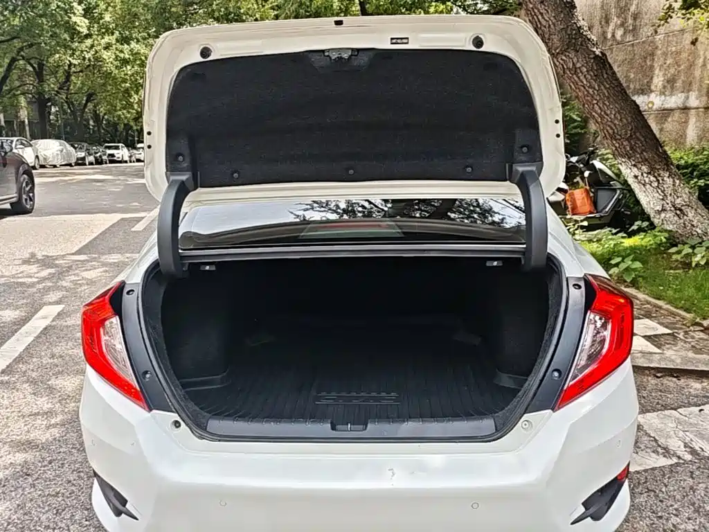 Honda Civic 2020 — фото 19