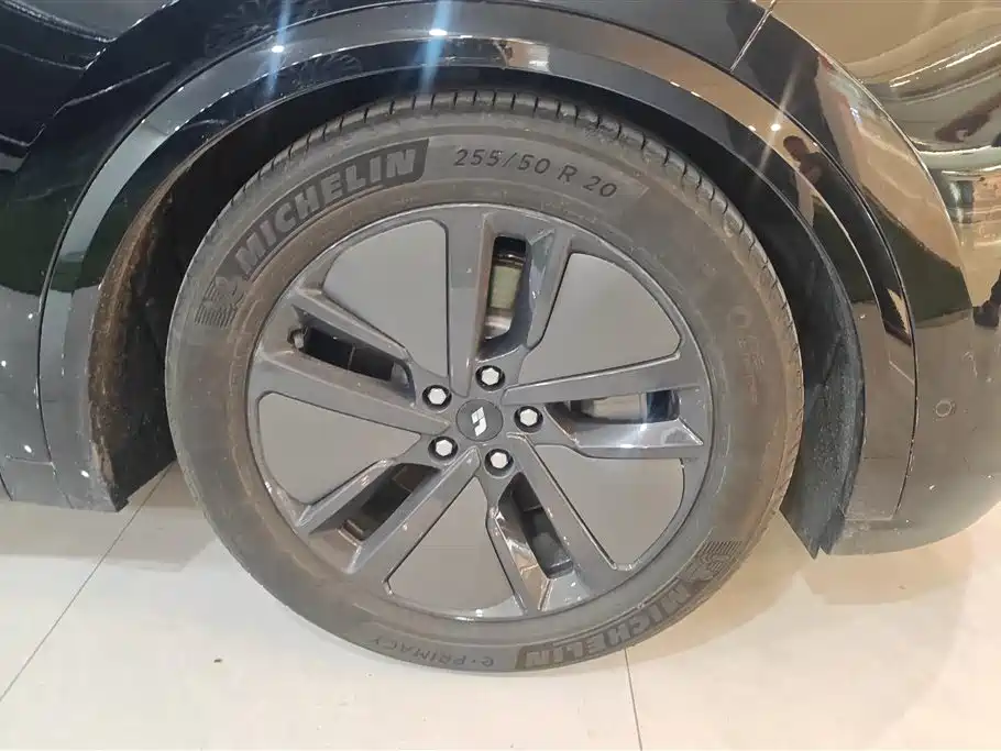 Li Auto Li L8 2025