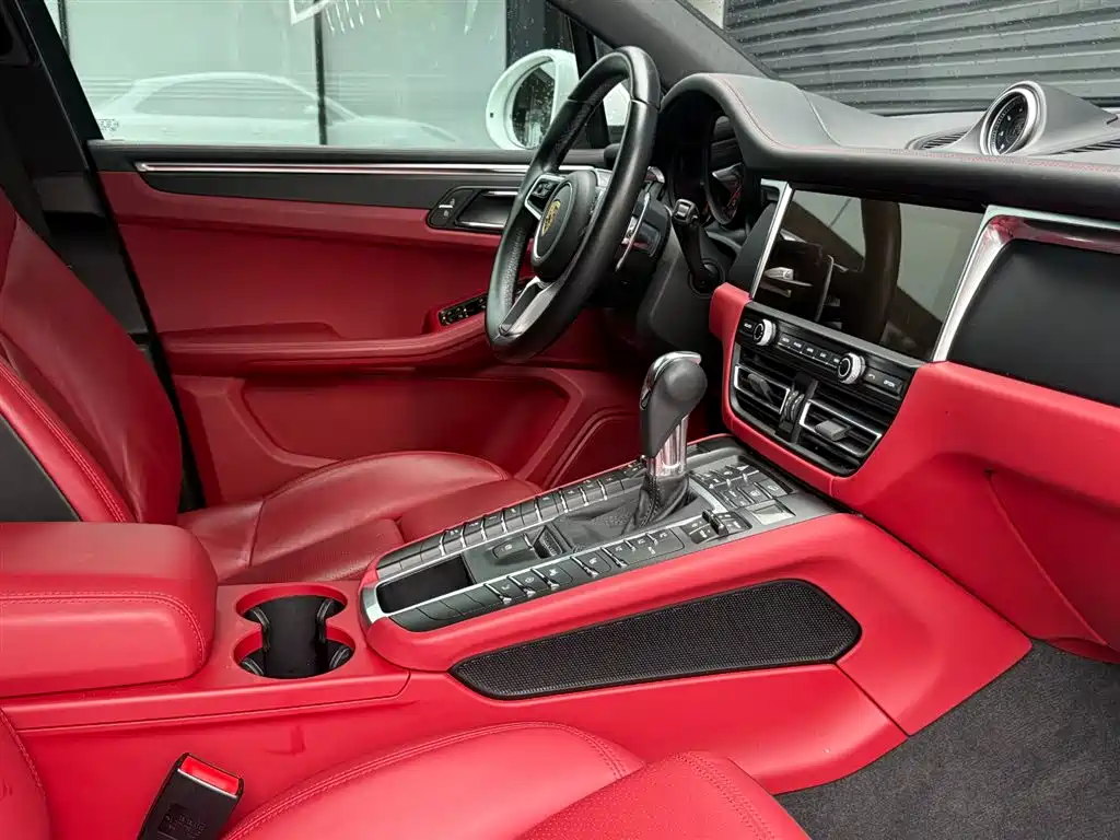 Porsche Macan 2021 — фото 11