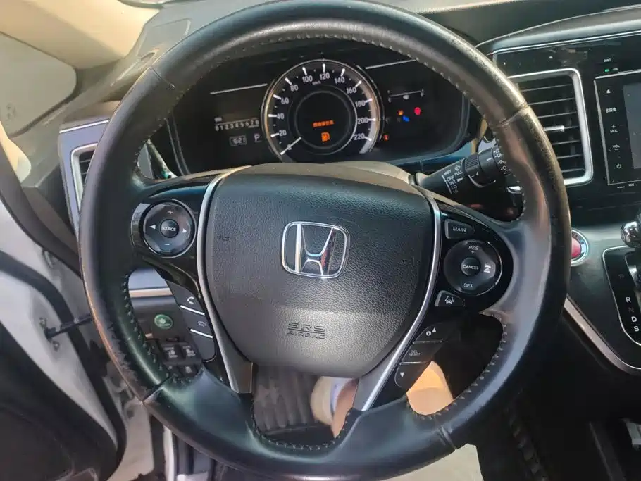 Honda Elysion 2016 — фото 15