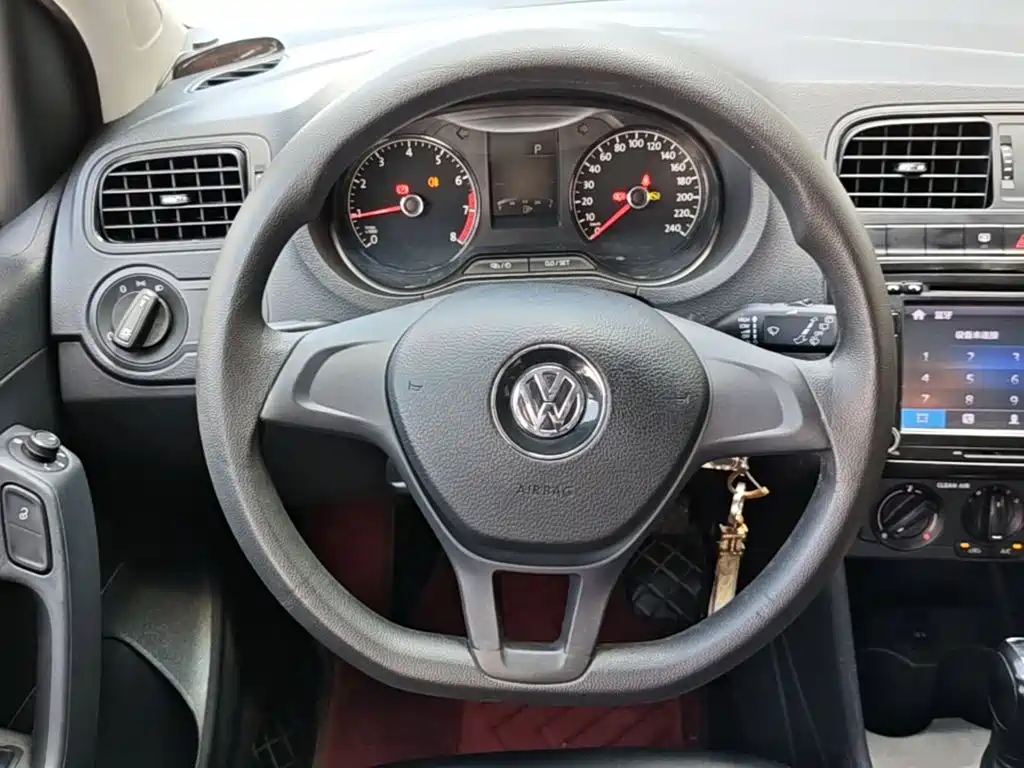 Volkswagen Polo 2016 — фото 11