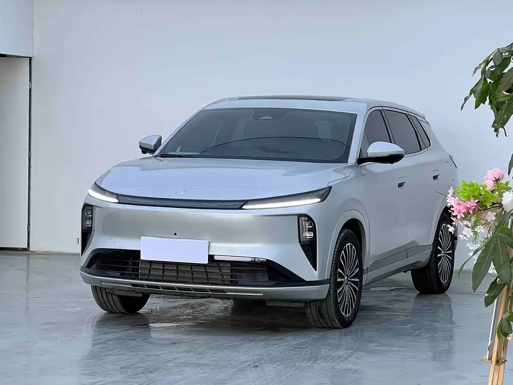 Dongfeng Fengshen L8 2025 — фото 1