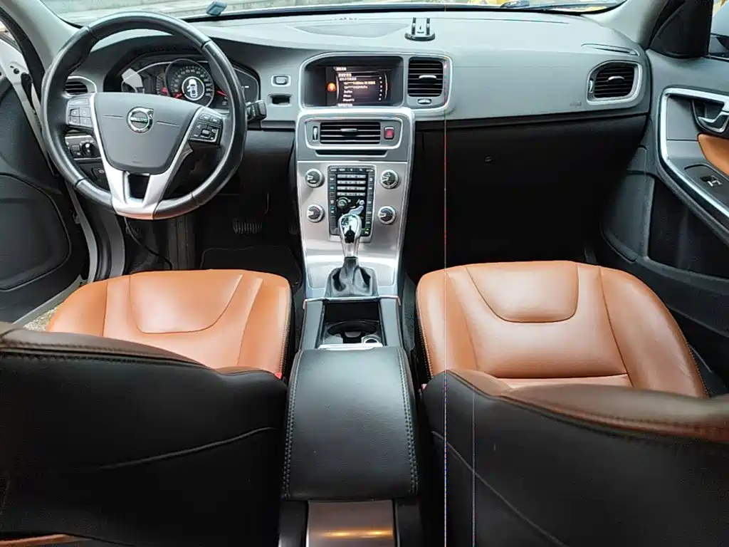 Volvo S60 2018 — фото 10
