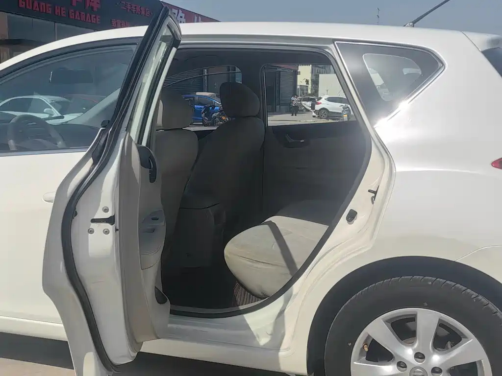 Nissan Tiida 2015 — фото 12