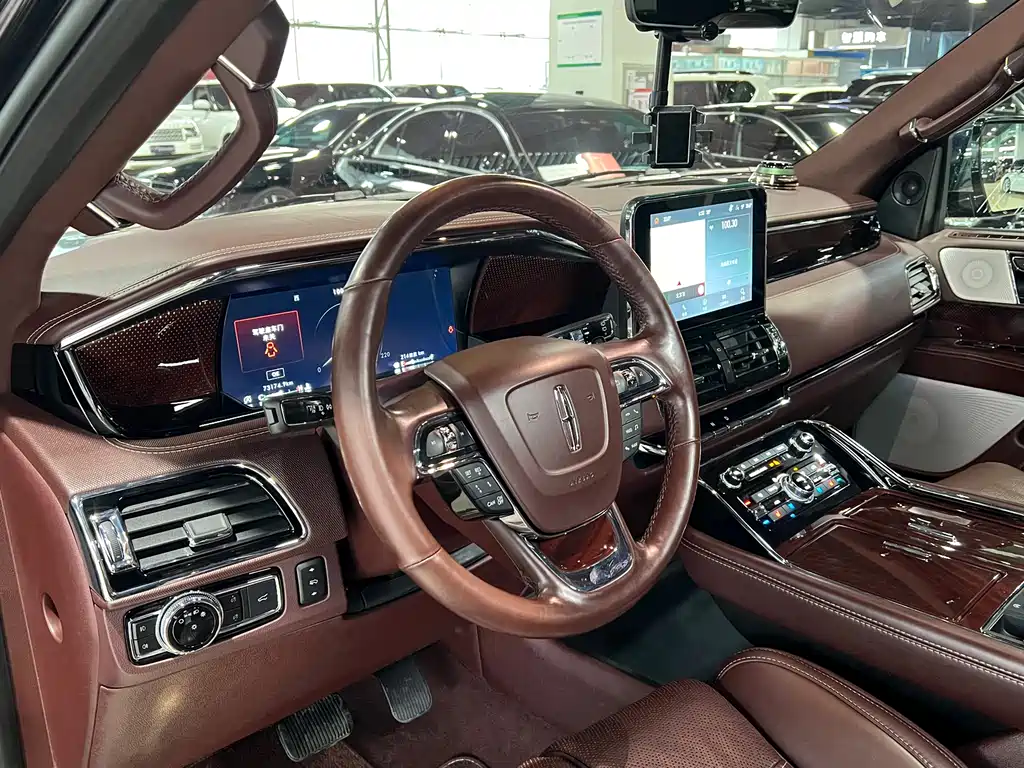 Lincoln Navigator 2021 — фото 12