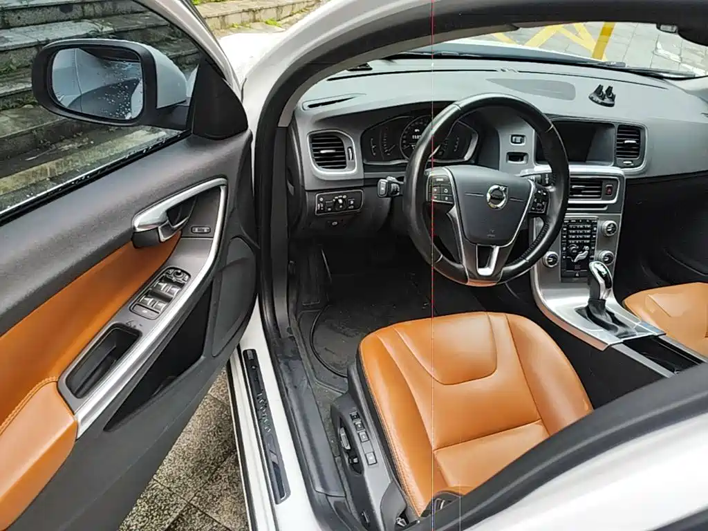 Volvo S60 2018 — фото 16