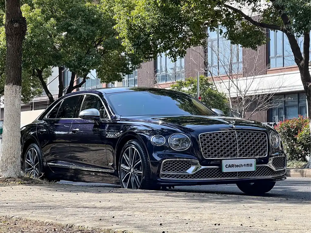 Bentley Flying Spur Plug-In Hybrid 2022 — фото 3