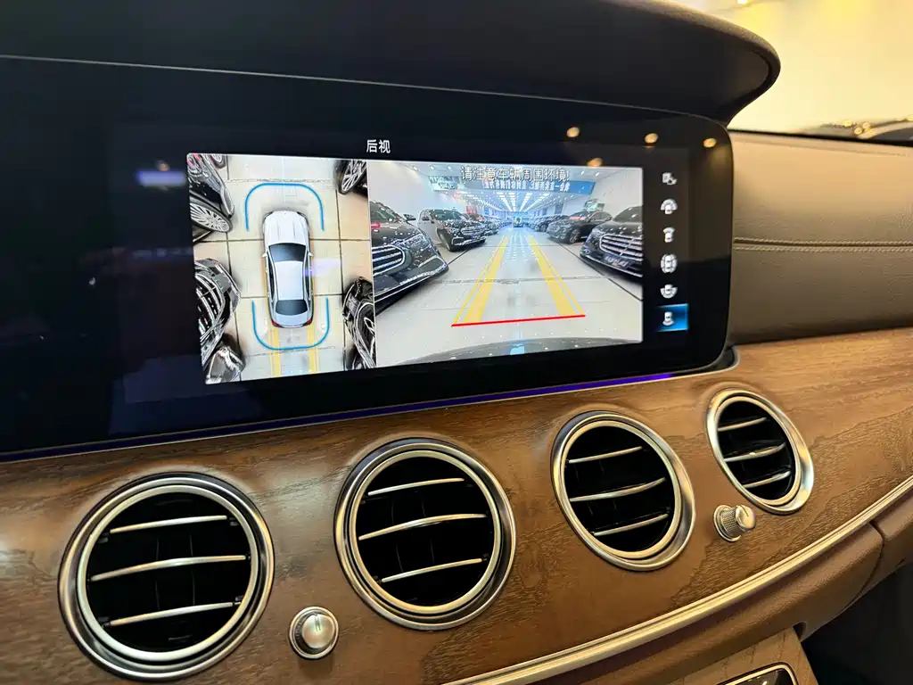 Mercedes-Benz E-Class 2022 — фото 12