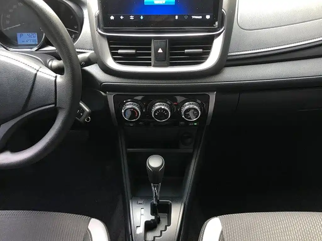 Toyota Yaris L 2020 — фото 10