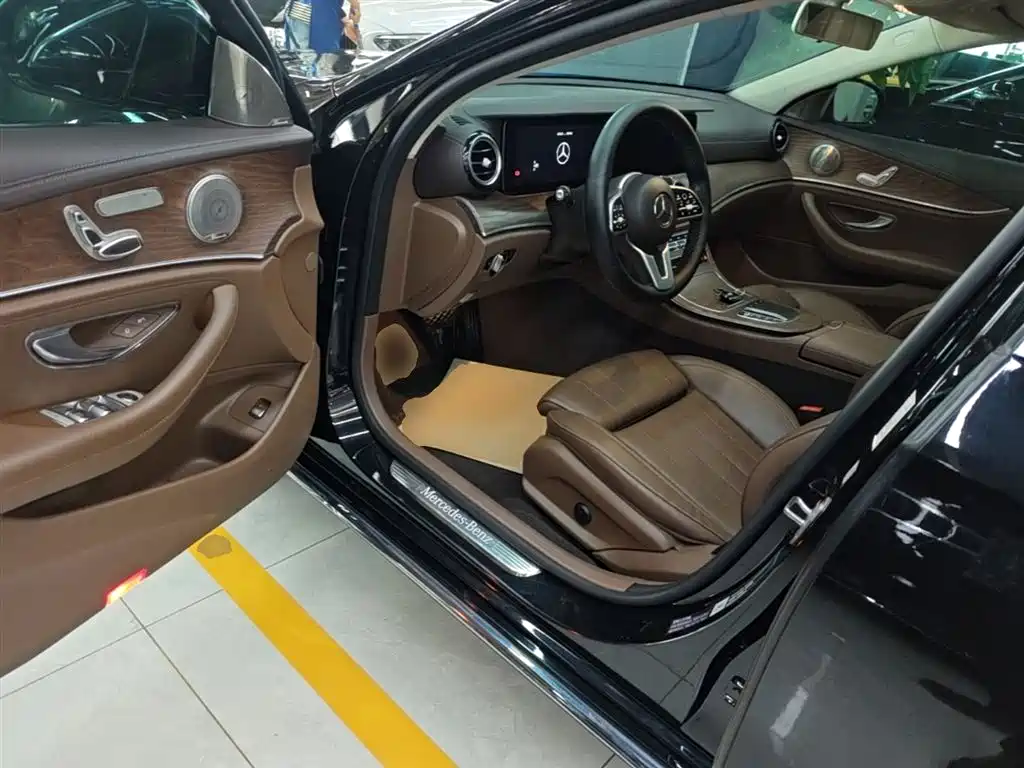 Mercedes-Benz E-Class 2020 — фото 16