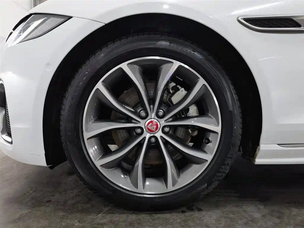 Jaguar XFL 2022 — фото 17