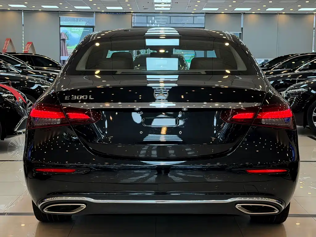 Mercedes-Benz E-Class 2022 — фото 20