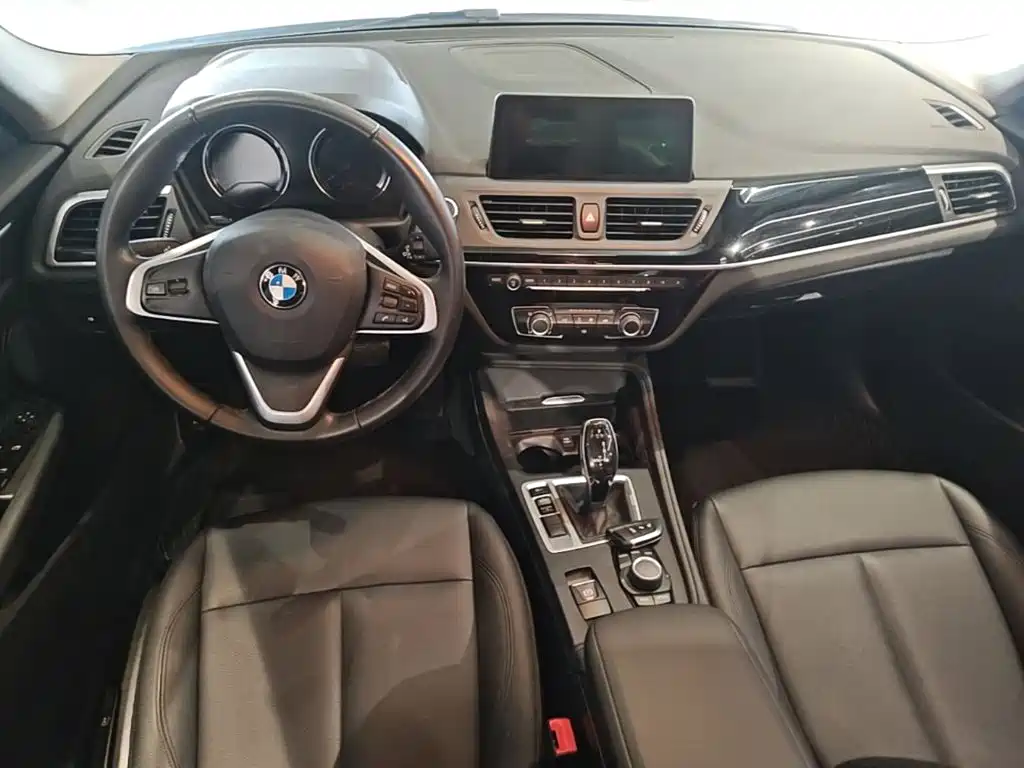 BMW 1 Series 2020 — фото 10