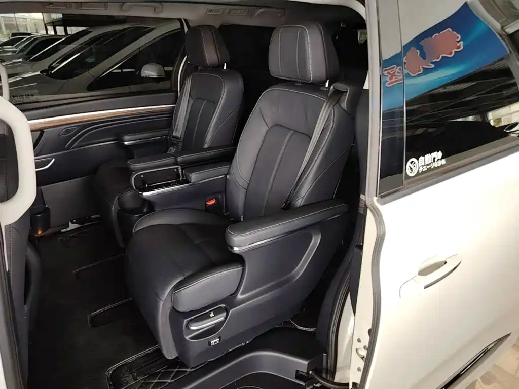 GAC Motor Trumpchi M8 2021 — фото 17