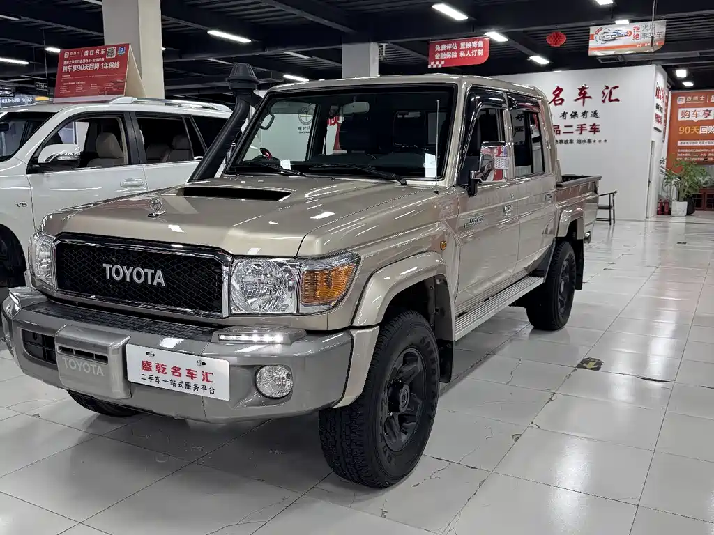 Toyota Land Cruiser 2020 — фото 1