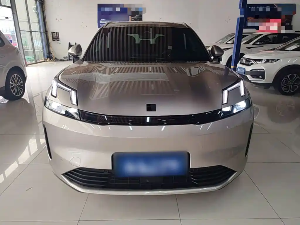 Lynk & Co 08 EM-P 2024