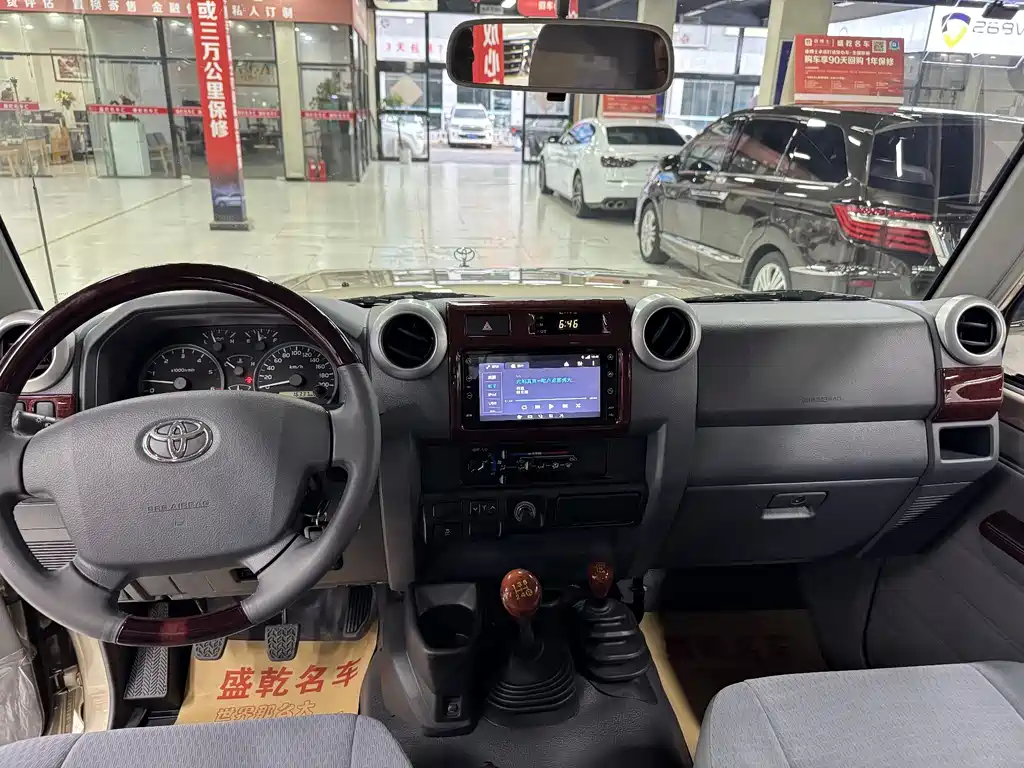 Toyota Land Cruiser 2020 — фото 17