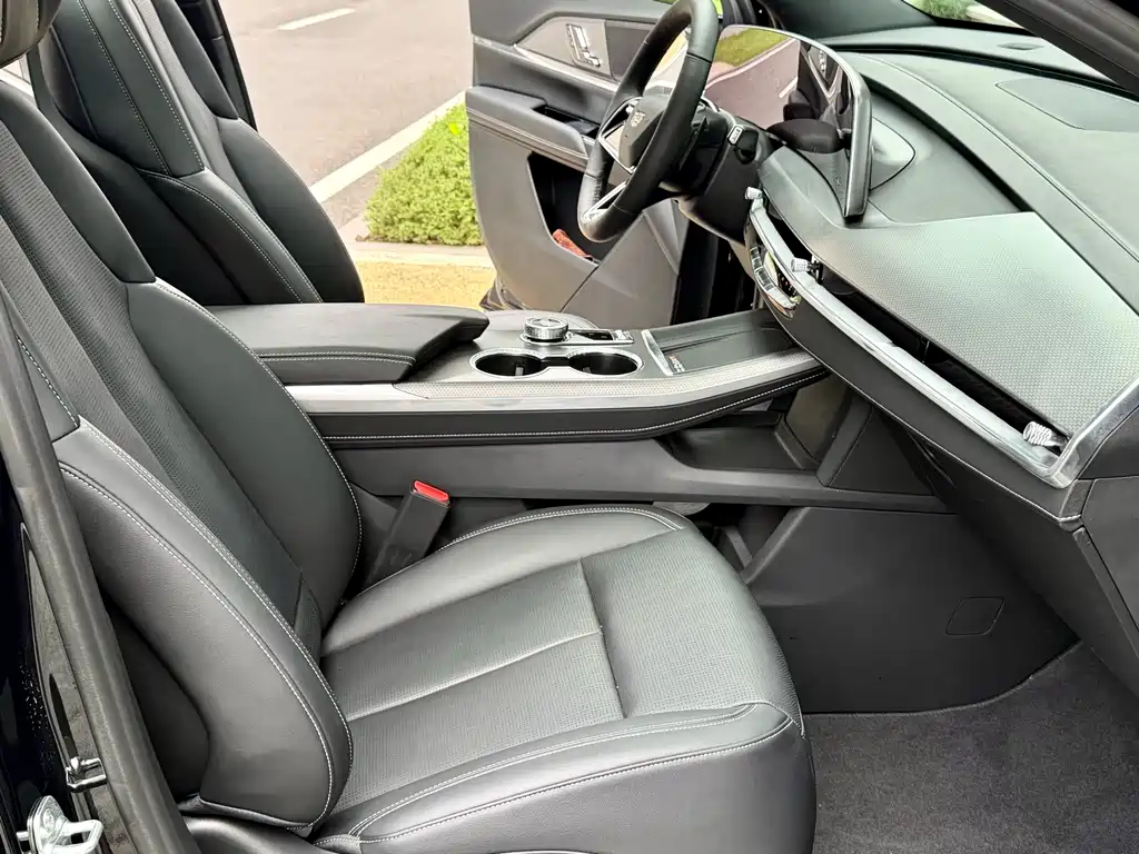 Cadillac XT5 2025 — фото 18