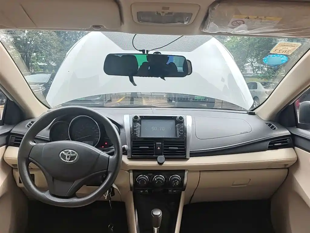 Toyota Vios 2015 — фото 10