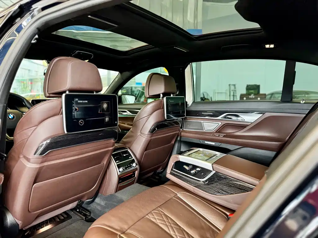 BMW 7 Series 2017 — фото 7