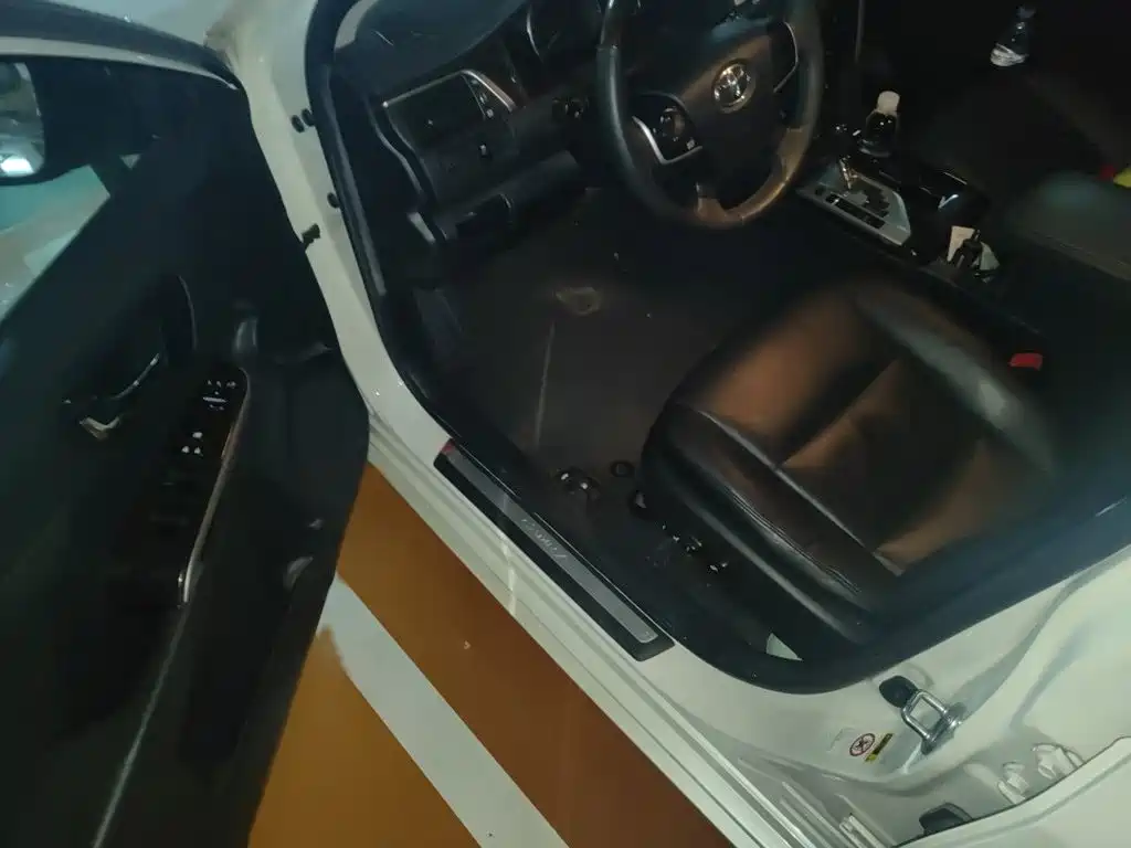 Toyota Camry 2015 — фото 20