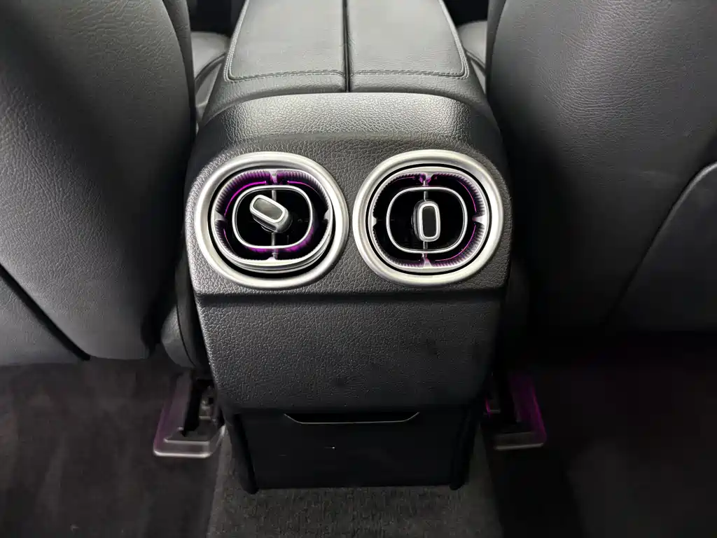 Mercedes-Benz C-Class 2025 — фото 20
