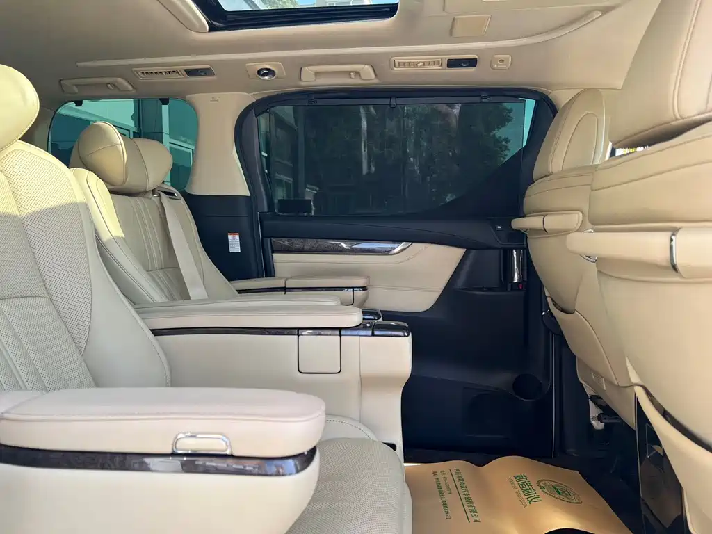 Toyota Alphard 2020 — фото 10