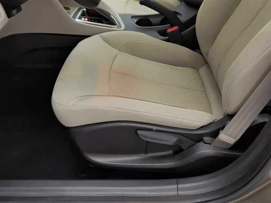 Buick Excelle 2015 — фото 20