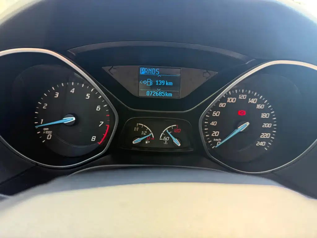 Ford Focus 2015 — фото 16