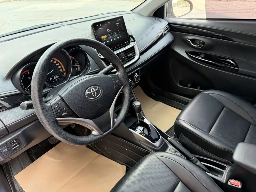 Toyota Yaris L 2022