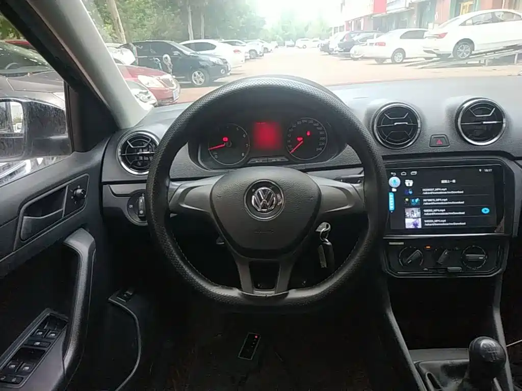 Volkswagen Jetta 2017 — фото 11
