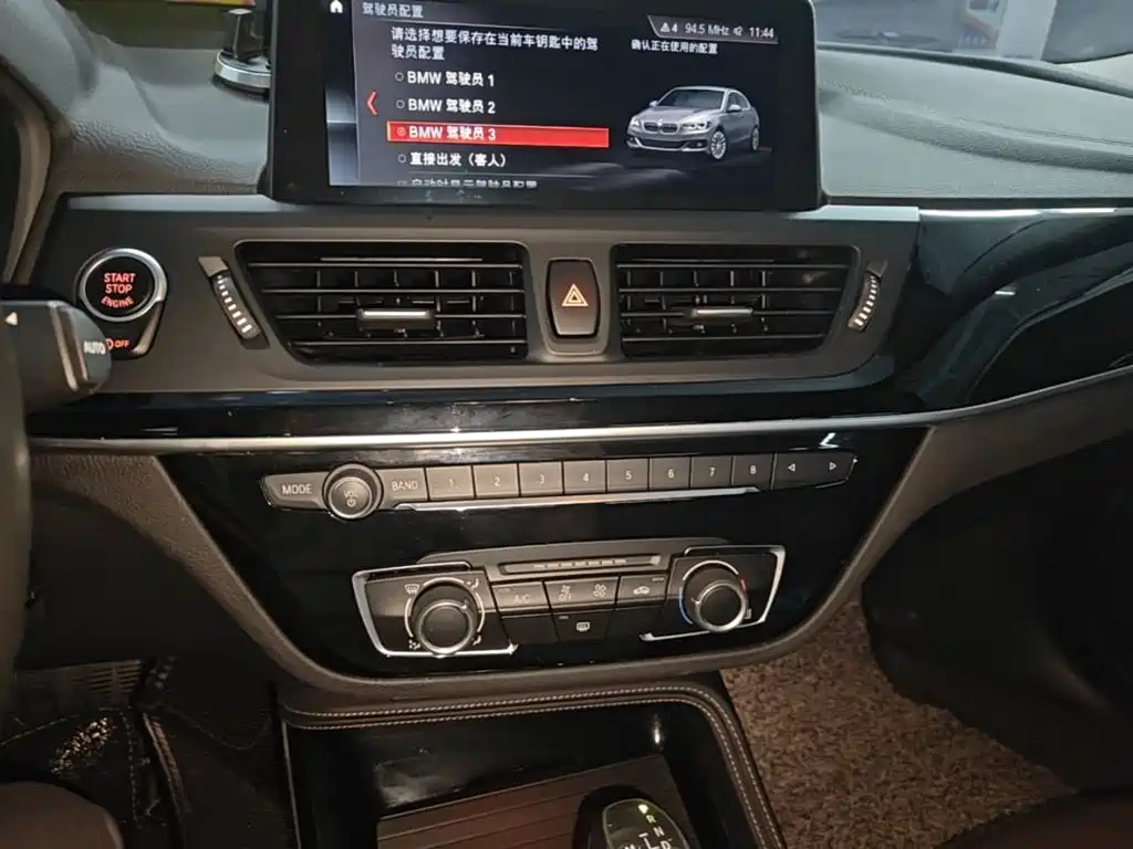 BMW 1 Series 2019 — фото 13