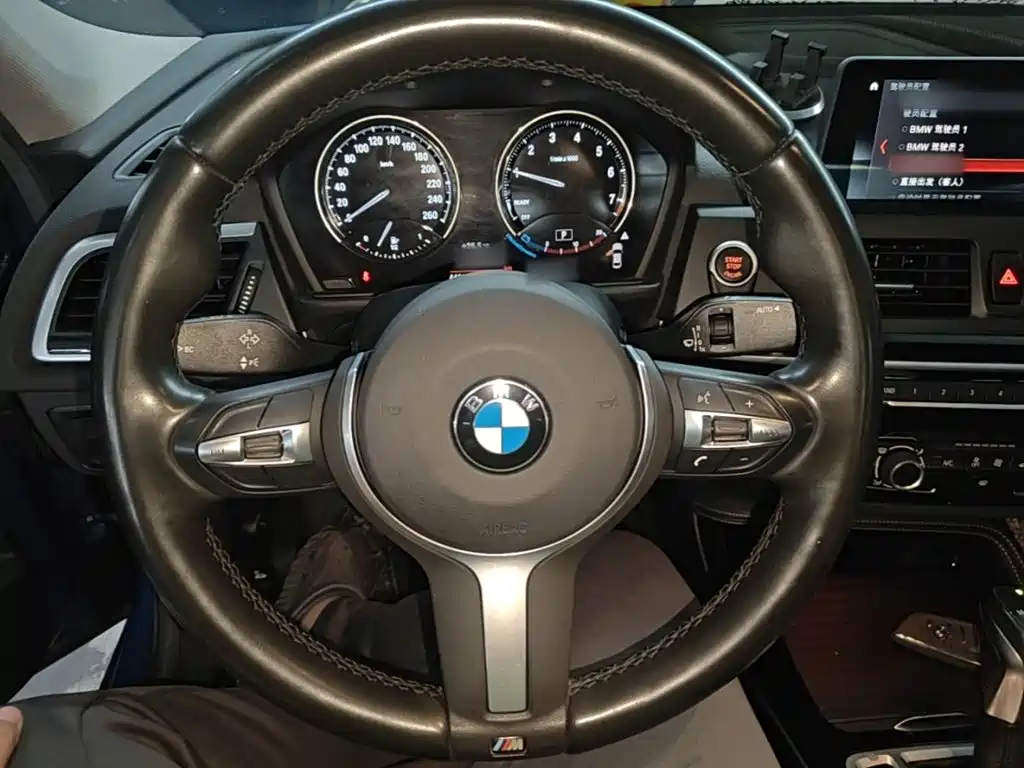 BMW 1 Series 2019 — фото 11