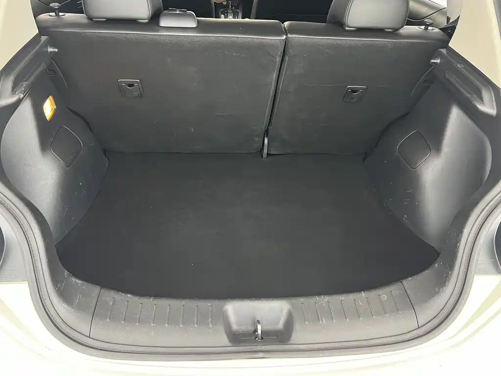 Nissan Tiida 2015 — фото 26