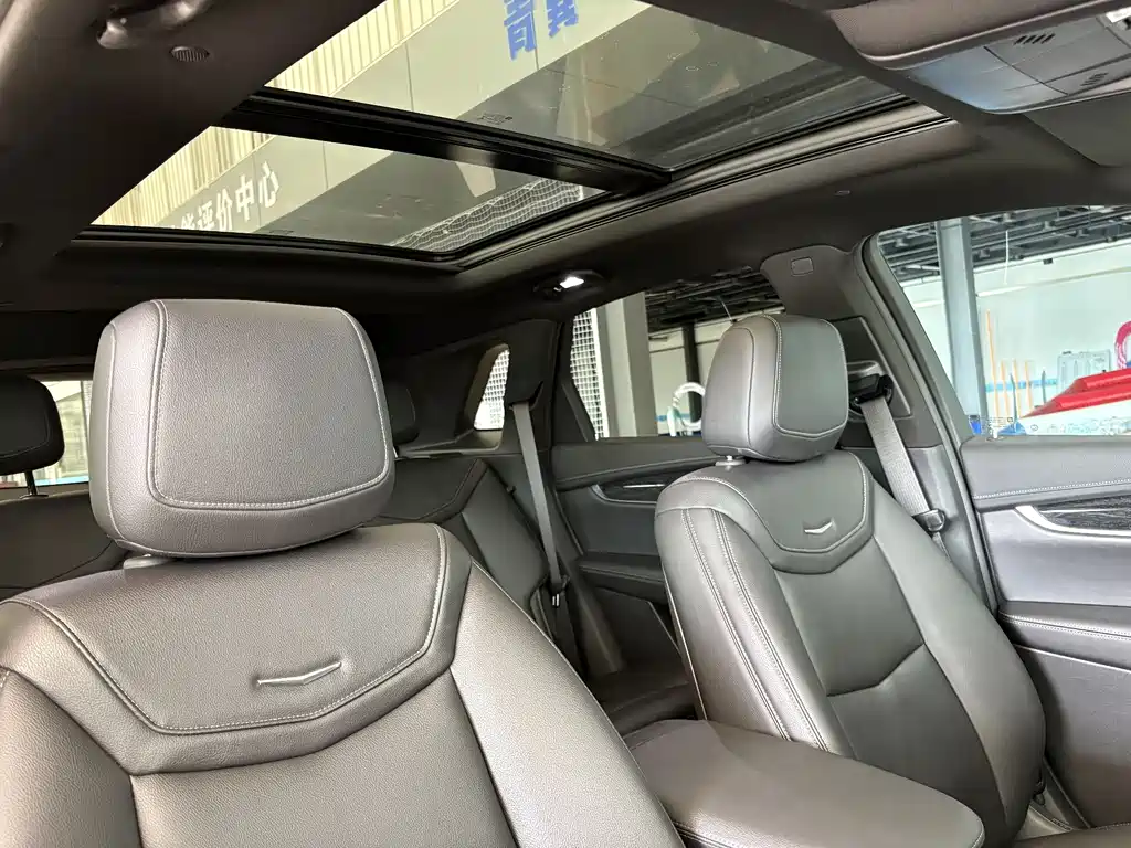 Cadillac XT5 2020 — фото 8