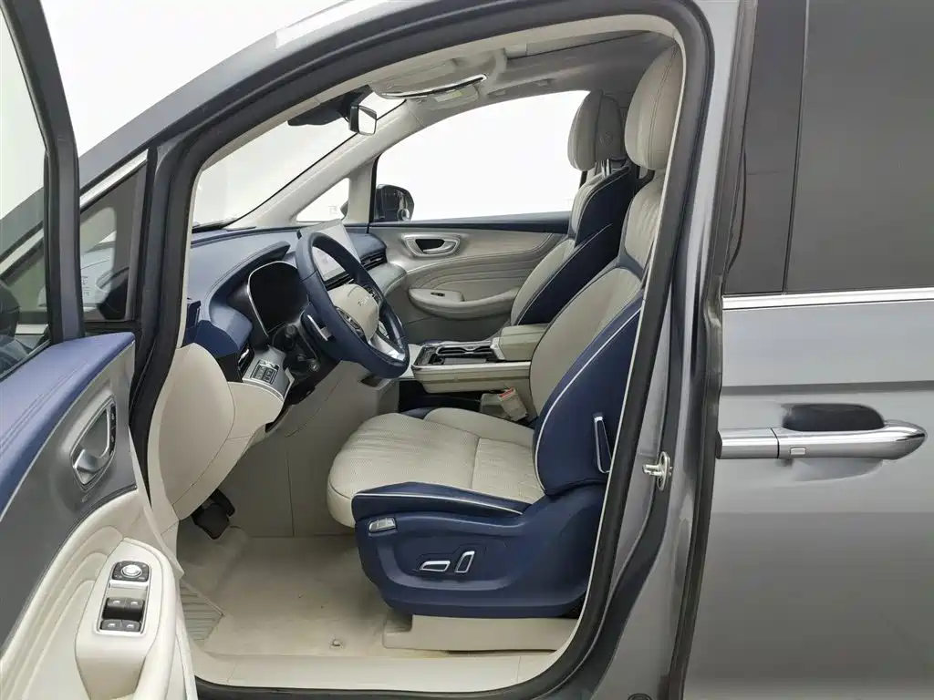 Roewe iMAX8 2021 — фото 10