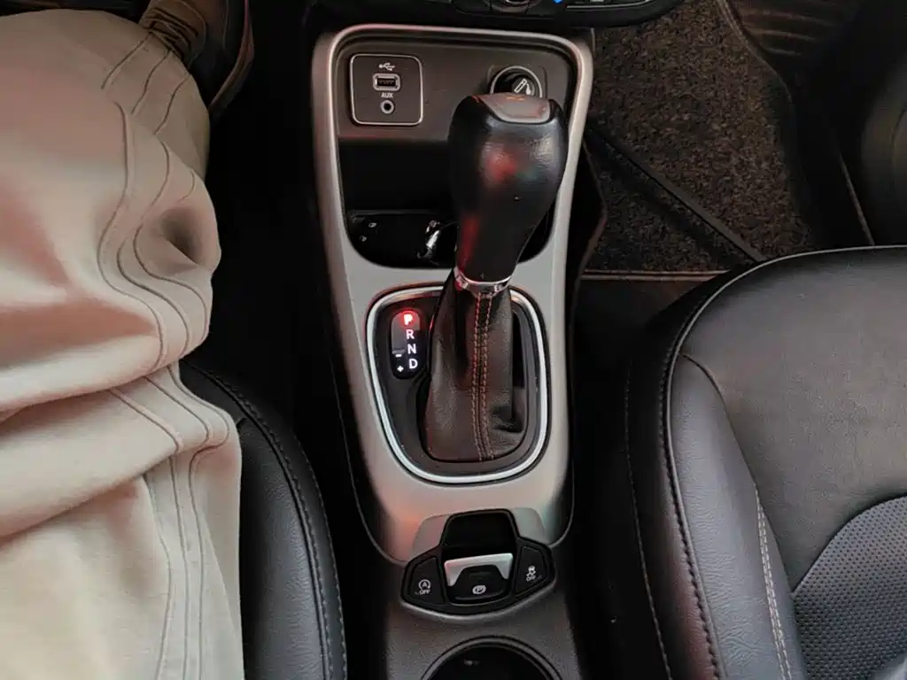 Jeep Compass 2018 — фото 14