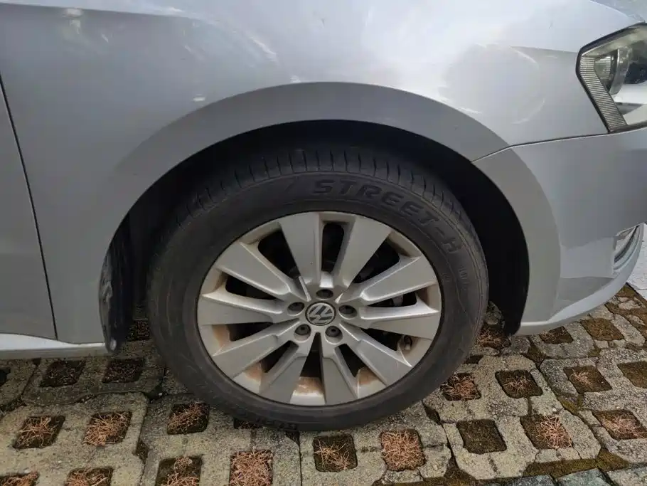 Volkswagen Lavida 2013