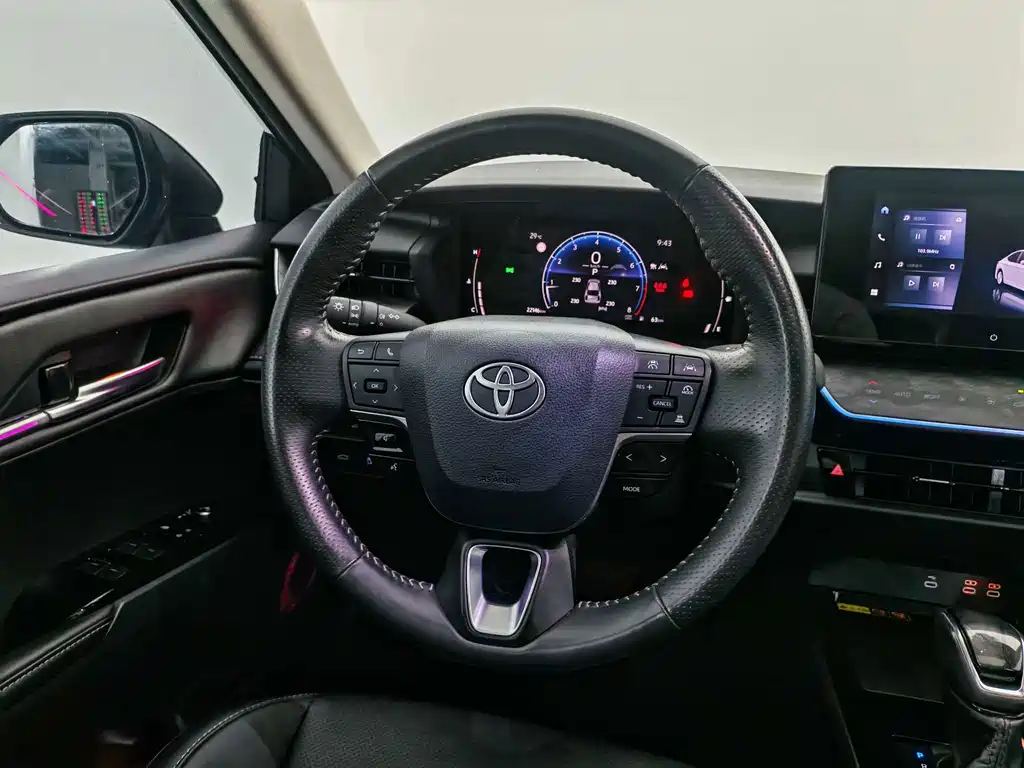 Toyota Camry 2025 — фото 13