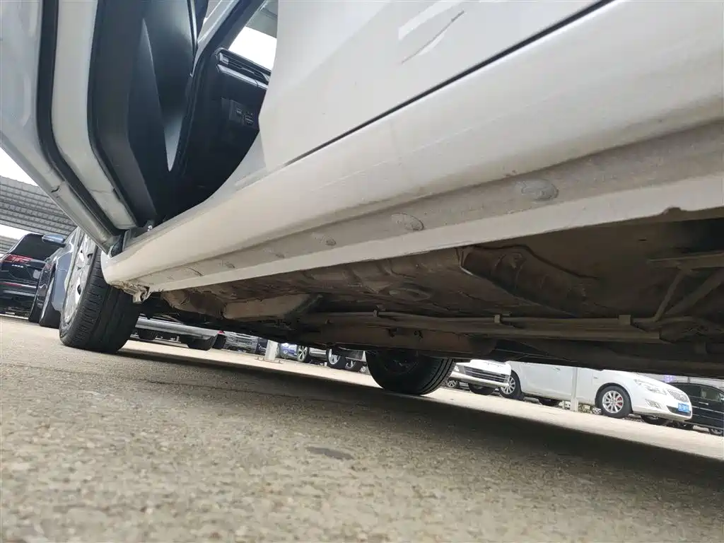Toyota Yaris L 2019 — фото 21