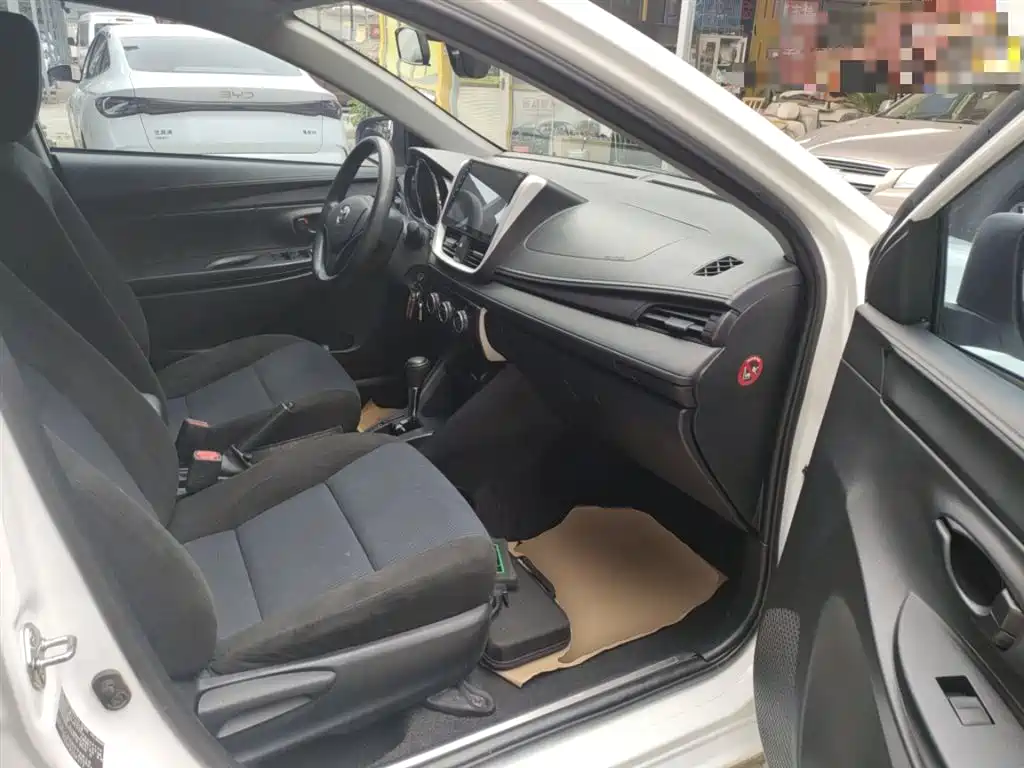 Toyota Yaris L 2019 — фото 20
