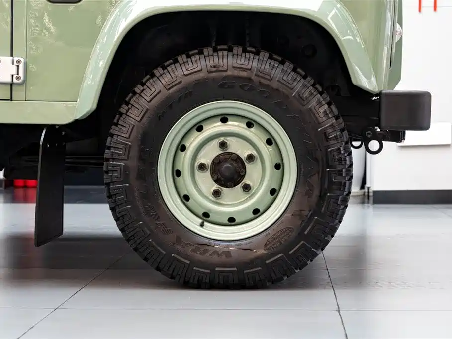 Land Rover Defender 2015 — фото 16