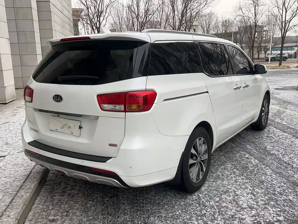 Kia Carnival 2017 — фото 4