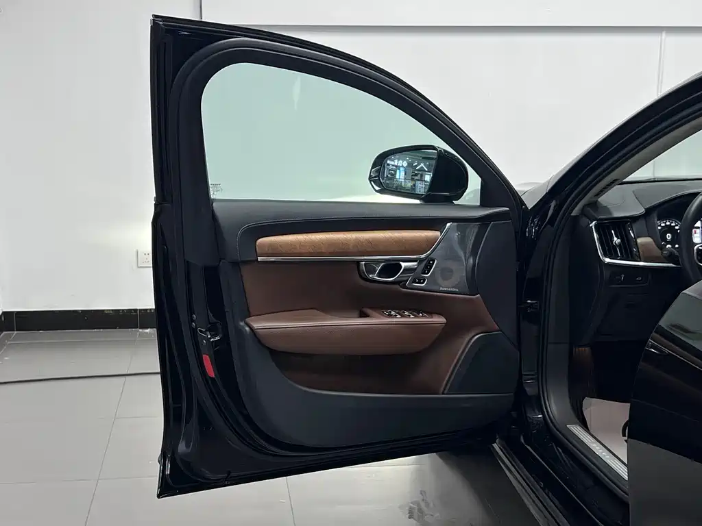 Volvo S90 2018 — фото 19