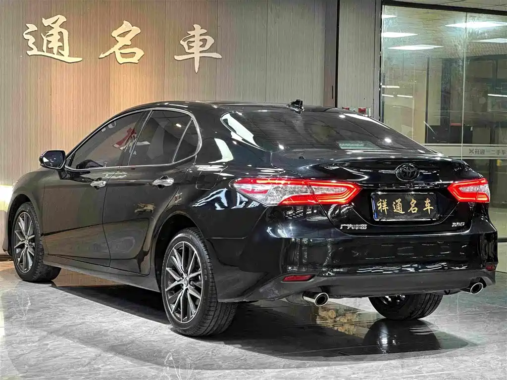 Toyota Camry 2023 — фото 15
