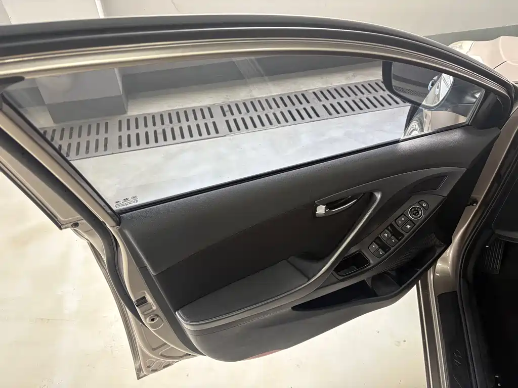 Hyundai Elantra Langdong 2016 — фото 10