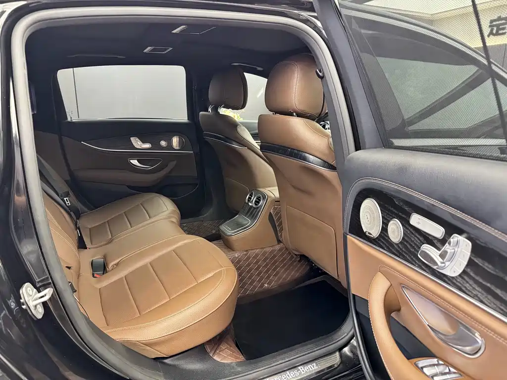 Mercedes-Benz E-Class 2022 — фото 10